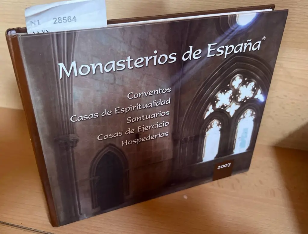 MONASTERIOS DE ESPAÑA. 2007. Conventos, casas de espiritualidad, santuarios, casas de ejercicios, hospederias.