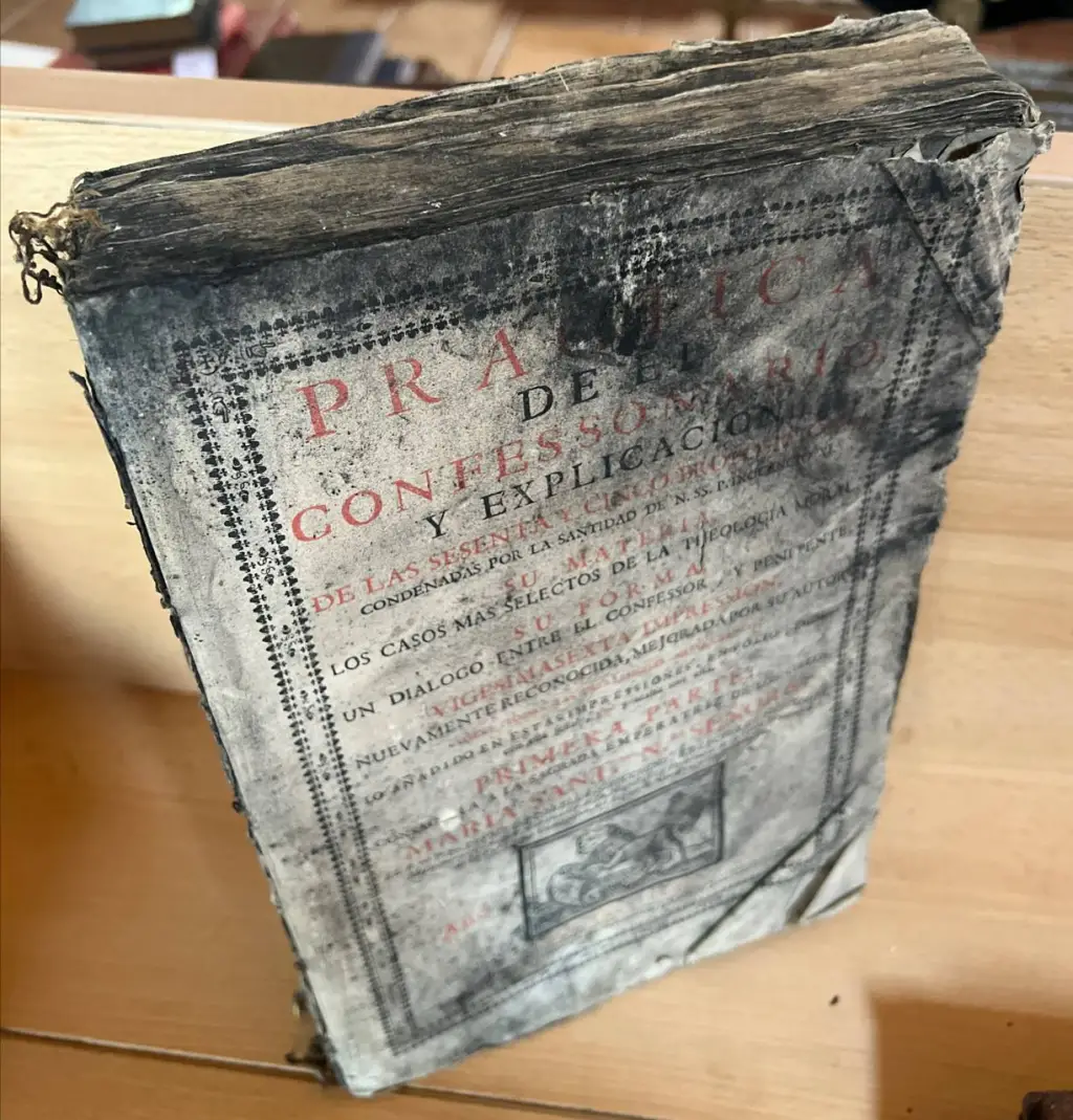 PRACTICA DE EL CONFESSONARIO, Y EXPLICACION DE LAS SESENTA Y CINCO PROPOSICIONES CONDENADAS POR LA SANTIDAD DE N.SS.P.INOCENCIO XI. SU MATERIA LOS CASOS MAS SELECTOS DE LA THEOLOGIA MORAL, SU FORMA UN DIALOGO ENTRE EL CONFESSOR, Y PENITENTE. VIGESIMASEXTA IMPRESSION, NUEVAMENTE RECONOCIDA, MEJORADA POR SU AUTOR SOBRE TODAS LAS IMPRESSIONES ANTECEDENTES. … PRIMERA PARTE. CONSAGRADA A LA SAGRADA EMPERATRIZ DE LOS CIELOS, MARIA SANT.ma N.ra SEÑORA. El Rmo. P. Fr. —, capuchino, …