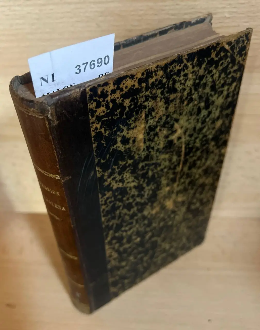 LIBRO DE LA LA CONVERSION DE LA MAGDALENA, en que se ponen los tres estados que tuvo DE PECADORA, DE PENITENTE Y DE GRACIA. FUNDADO SOBRE EL EVANGELIO QUE PONE LA IGLESIA EN SU FIESTA, QUE DICE: Rogabat Jesum quidam Pharisaeus ut manducaret cum illo. Compuesto por el maestro Fray —.