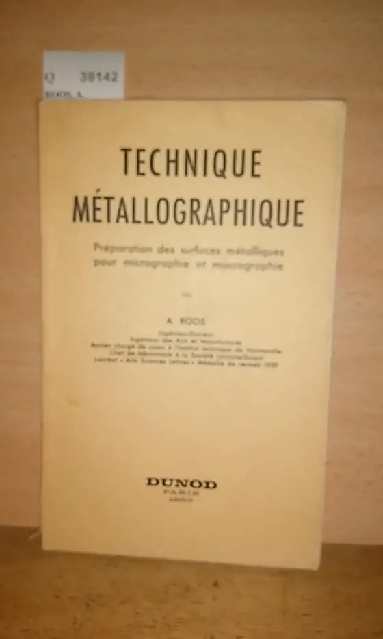 TECHNIQUE METALLOGRAPHIQUE. Preparation des surfaces metalliques pour micrographie et macrographie par —.