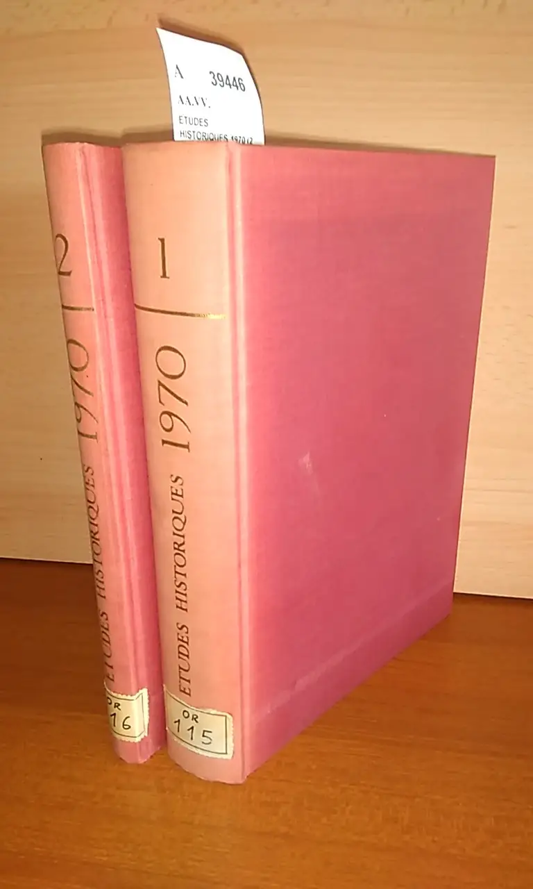 ETUDES HISTORIQUES 1970 (2 VOLUMENES) publiees a loccasion du XIIIe Congres International des Sciences Historiques par la Commission Nationale des Historiens Hongrois.