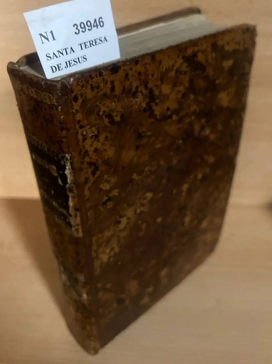 Comprende ochenta y dos Cartas de la Santa sobre diferentes asuntos, con notas del R. P. Fr. Antonio de San Jose.  OBRAS DE SANTA TERESA DE JESUS. Edicion completisima, formada con vista De las mas acreditadas asi nacionales como estranjeras de las publicadas hasta el dia … precedida de un … PROLOGO … carta INEDITA de la misma, otra IMPORTANTE… y varias publicadas unicamente en el Estranjero TOMO V.