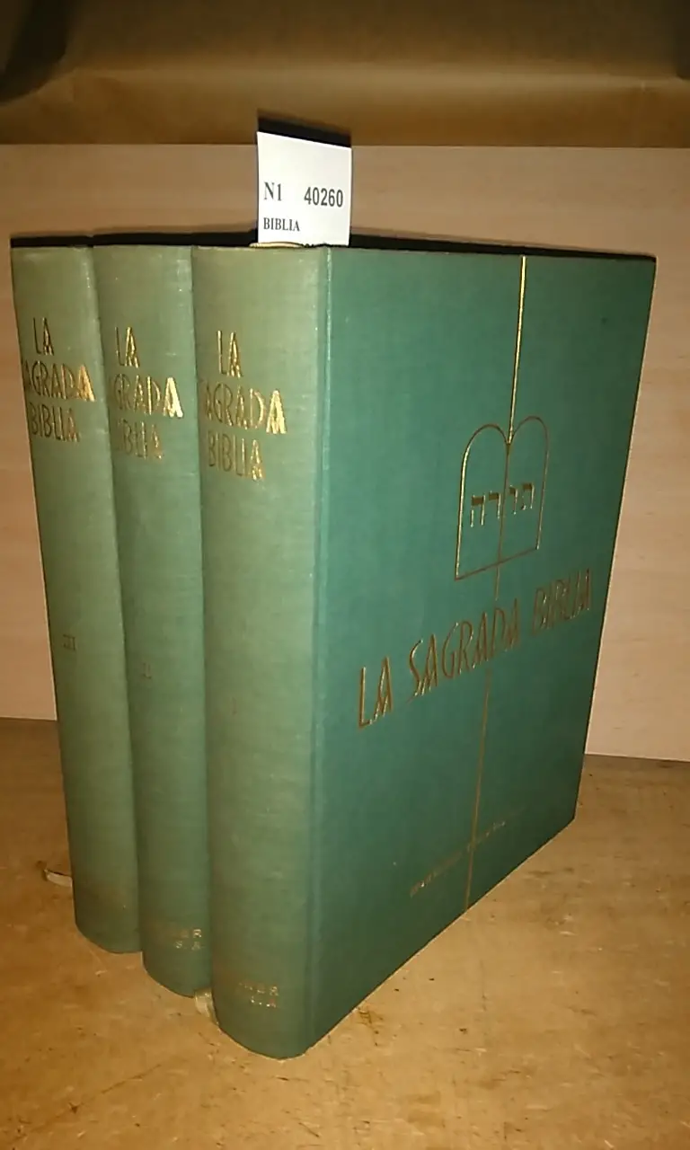 LA SAGRADA BIBLIA (3 VOLUMENES). VERSION ESPAÑOLA CON NOTAS A CARGO DEL PONTIFICIO INSTITUTO BIBLICO DE ROMA. Publicada con la aprobacion del Excmo. y Rvdmo. Sr. Doctor D. Gregorio Modrego Casaus arzobispo de Barcelona