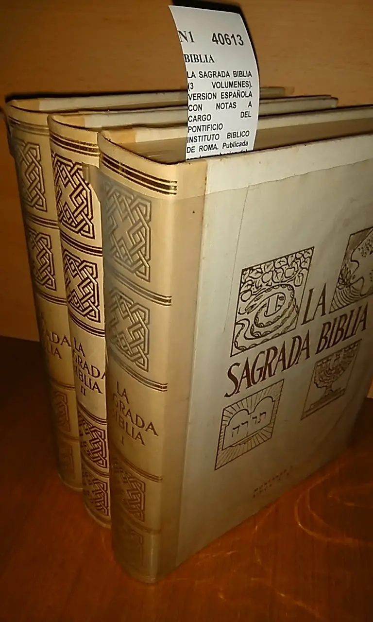 LA SAGRADA BIBLIA (3 VOLUMENES). VERSION ESPAÑOLA CON NOTAS A CARGO DEL PONTIFICIO INSTITUTO BIBLICO DE ROMA. Publicada con la aprobacion del Excmo. y Rvdmo. Sr. Doctor D. Gregorio Modrego Casaus arzobispo de Barcelona