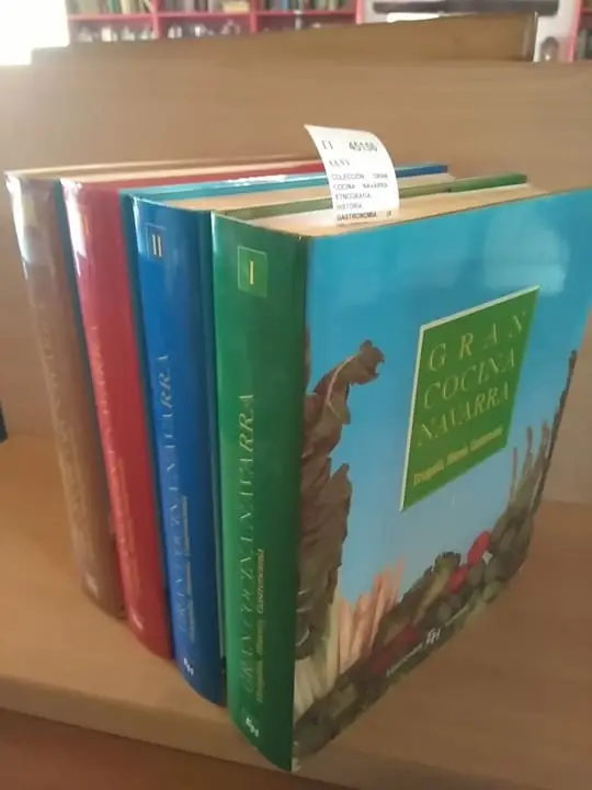 COLECCIÓN: GRAN COCINA NAVARRA. ETNOGRAFÍA, HISTORIA, GASTRONOMÍA. (4 VOLUMENES.)