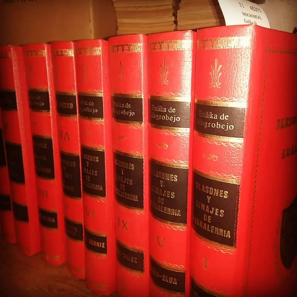 BLASONES Y LINAJES DE EUSKALERRIA por — (10 VOLUMENES)