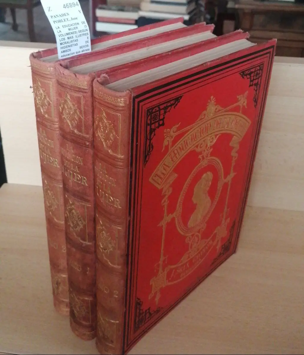 LA EDUCACION DE LA MUJER (3 VOLUMENES) SEGUN LOS MAS ILUSTRES MORALISTAS E HIGIENISTAS DE AMBOS SEXOS: educacion que abraza desde la infancia hasta la senectud de la mujer; señala su misión compleja como hija, madre de familia y entidad social; la considera en todas sus esferas, desde la elevada categoría de reina hasta el humilde oficio de costurera, e indica los cuidados que reclama su educacion fisica, intelectual, moral, religiosa y social, dentro de la armonia de la razón y de la fe, segun la severidad del  deber, el espiritu de Jesucristo y la ciencia del siglo XIX. MONUMENTO ERIGIDO A LA REGENERACION DE LA MUJER por el doctor D. —.