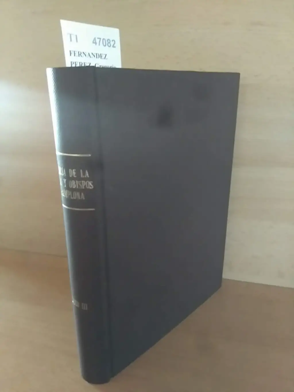 HISTORIA DE LA IGLESIA Y OBISPOS DE PAMPLONA, REAL Y ECLESIASTICA DEL REINO DE NAVARRA: Sucesion de los Reyes y obispos; sus instituciones, arreglos y providencias eclesiásticas; usos, costumbres y disciplina de aquella Iglesia, y sus variaciones en diferentes siglos: POR EL DOCTOR DON —, … TOMO III.
