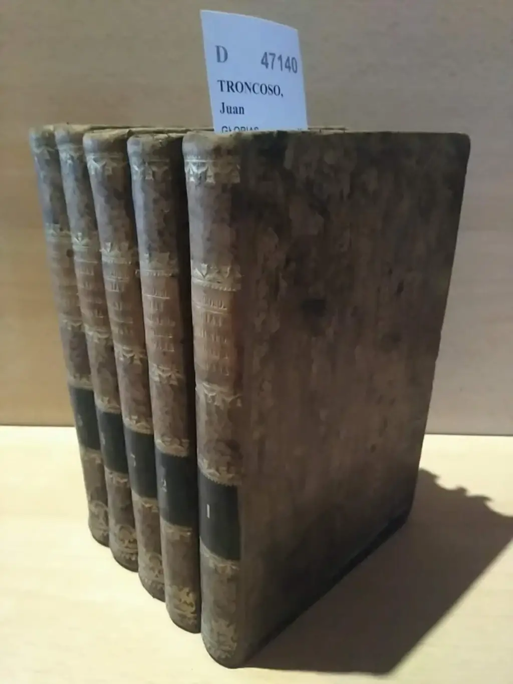 GLORIAS Y TRIUNFOS DE LA IGLESIA DE ESPAÑA, (5 VOLUMENES) o sean elogios historico-panegiricos de LOS MAS CELEBRES SANTOS que han ilustrado ESTA NACION CATOLICA, y de las festividades consagradas a celebrar la memoria de los grandiosos acontecimientos que la Religion ha producido en ella en los pasados siglos. Por el presbitero D. —.