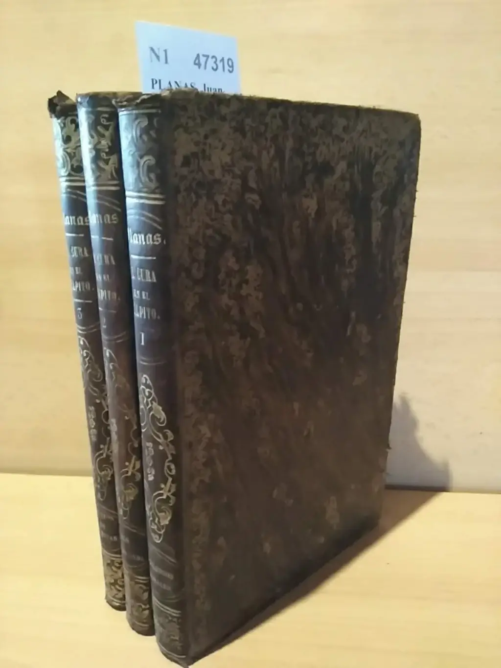 EL CURA EN EL PULPITO. DISCURSOS MORALES  (3 VOLUMENES) OBRA ORIGINAL PREDICABLE COMPUESTA EN OBSEQUIO DEL VENERABLE CLERO PARROQUIAL DE ESPAÑA POR EL R.P. Lector —, Dominico.