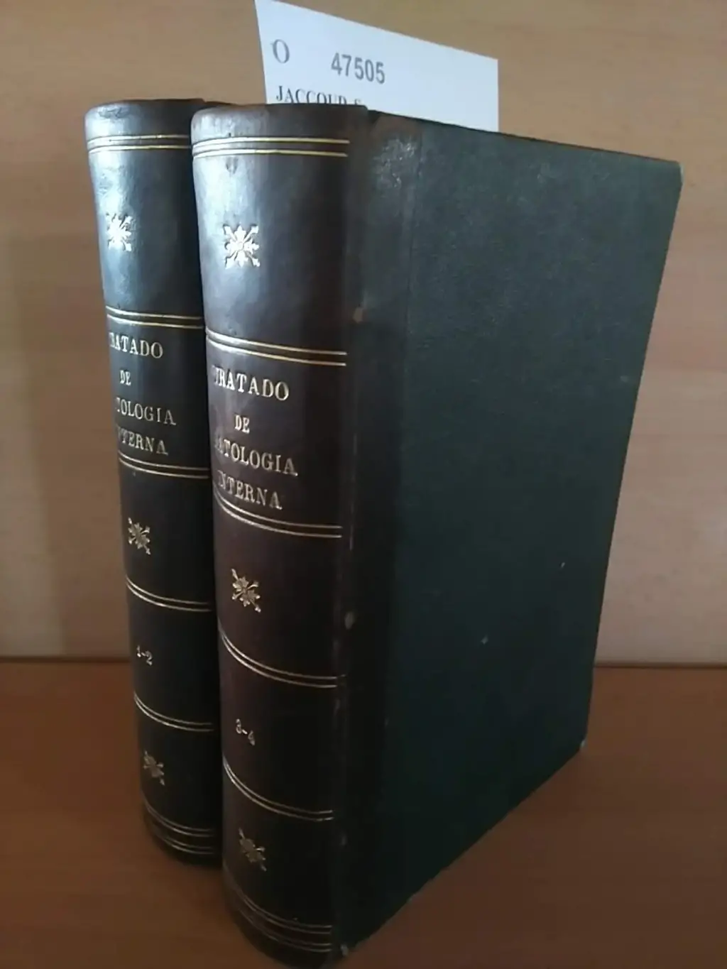 TRATADO DE PATOLOGIA INTERNA por — … obra acompañada de grabados y láminas cromolitografiadas (2 VOLUMENES)