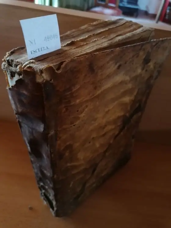 EL CORDERO VIVO, Y MUERTO. VESTIGIOS SANGRIENTOS DEL REDENTOR CON LA CRUZ: MANSIONES DEL AGNUS DEI, EN SU IORNADA AL Sacrificio: Passos a la Vida, por el camino de la Muerte: ENPLEOS SERAFICOS, DE LA TERCERA ORDEN de N.S.P.S. Francisco, en las Estaciones de la Via Sacra. ESCRIVIALAS Fr. —, MINORITA OBSERVANTE de la S. Provincia de Aragon, natural de la Inclita, y fidelissima Villa de Maella. …