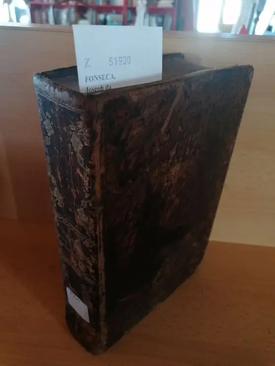 DICTIONNAIRE FRANCAIS – ESPAGNOL ET ESPAGNOL – FRANCAIS. Avec la nouvelle ortographe de l´Acadèmie espagnole. Augmenté d´une synonymie de l´etymologie et d´un grand nombre de phrases et de locutions qui mettent en rapport le gènie des deux langues, extraits de Cervantes, Mariana, Lope de Vega, Solis, Calderón, etc… et suivi d´un recueil de noms propes et de noms de pays; d´une pharaseologie espagnole et d,une phraseologie francaise tres – étendues par —
