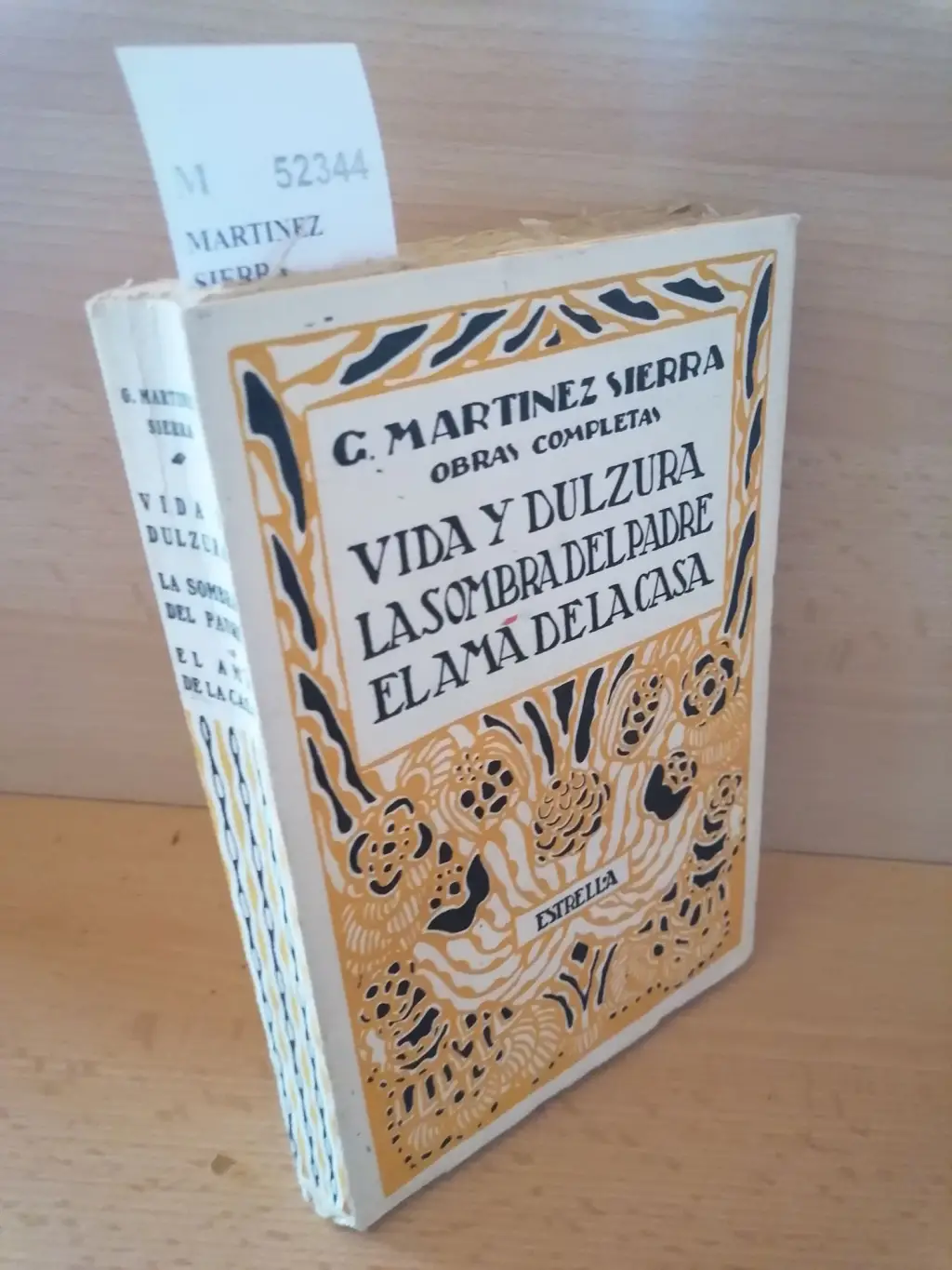 VIDA Y DULZURA . LA SOMBRA DEL PADRE. EL AMA DE LA CASA.