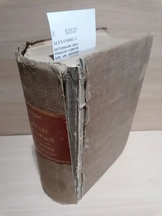 DICTIONNAIRE GREC-FRANÇAIS COMPOSE SUR UN NOUVEAU PLAN ou sont reunis et coordonnes les travaux de Henri Estienne, de Schneider, de Passow … augmente DE LEXPLICATION DUN GRAN NOMBRE DE FORMES DIFFICILES et suivi DE PLUSIEURS TABLES NECESSAIRES POUR LINTELLIGENCE DES AUTEURS PAR — … AVEC UN VOCABULAIRE DES NOMS HISTORIQUES, MYTHOLOGIQUES ET GEOGRAPHIQUES PAR A. PILLON.