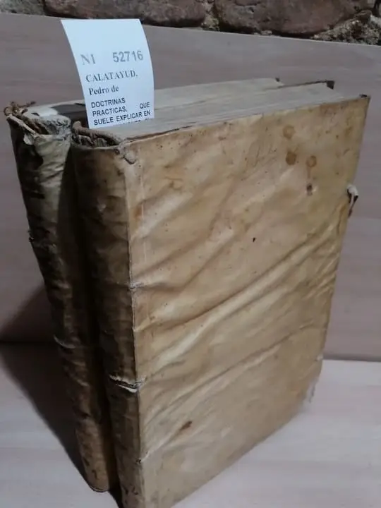 DOCTRINAS PRACTICAS, QUE SUELE EXPLICAR EN SUS MISSIONES EL PADRE —, (2 VOLUMENES) Maestro de Theologia, y Missionero Apostolico de la Compañia de Jesus de la Provincia de Castilla. DISPUESTAS PARA DESENREDAR, Y DIRIGIR LAS CONCIEN-cias, para aliviode los Curas, y Rectores de Almas en dar pasto espiritual a sus ovejas, para mayor expedicion de los Confessores, y dilatacion de animo en oir Confessiones, y para mayor facilidad, y menos trabajo de los Missioneros, y Predicadores Evangelicos en predicar, segun Dios, y en instruir, y doctrinar practica, y oportunamente a los Pueblos. DEDICALAS AL EXCmo. SEÑOR DUQUE DE GRAnada de Ega, Conde de Xavier , etc.