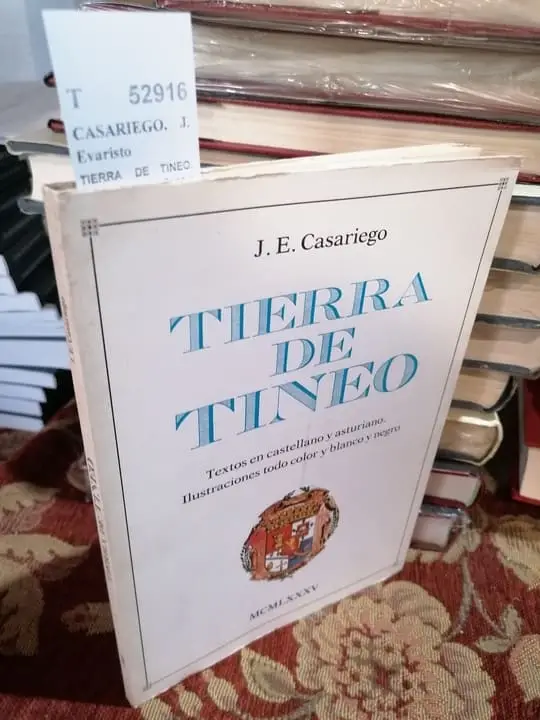 TIERRA DE TINEO. Textos en castellano y asturiano. Ilustraciones todo color y blanco y negro.