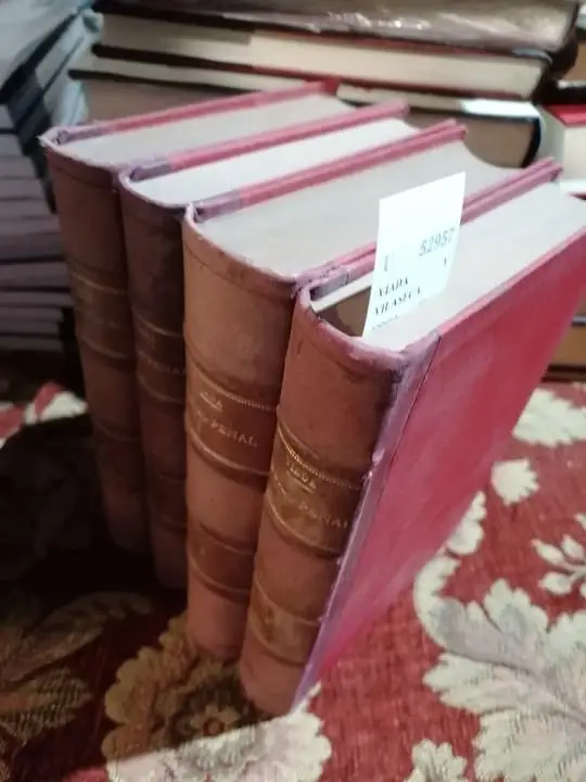 CODIGO PENAL REFORMADO DE 1870 (4 VOLUMENES) con las variaciones introducidas en el mismo por la ley de 17 de julio de 1876 concordado y comentado… seguido de un extenso y minucioso repertorio alfabetico… … por el Ilmo. Sr. D. —