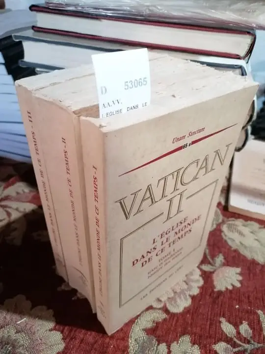 LEGLISE DANS LE MONDE DE CE TEMPS. Constitution pastorale Gaudium et spes (3 VOLUMENES). … Histoire des textes par Mgr. Philippe DELHAYE.