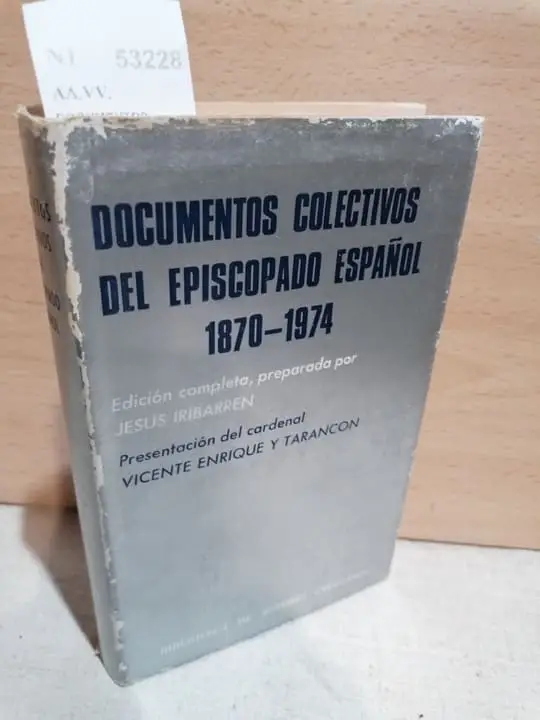 DOCUMENTOS COLECTIVOS DEL EPISCOPADO ESPAÑOL 1870- 1974. Edicion completa, preparada por Jesús Iribarren. Presentacion del cardenal Vicente Enrique y Tarancon.