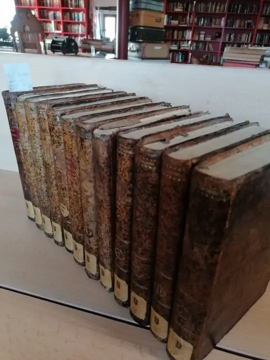 TRATADO DE LA IGLESIA DE JESUCHRISTO por Don —, canonigo magistral de la S. M. I. de Tarragona. (12 VOLUMENES)