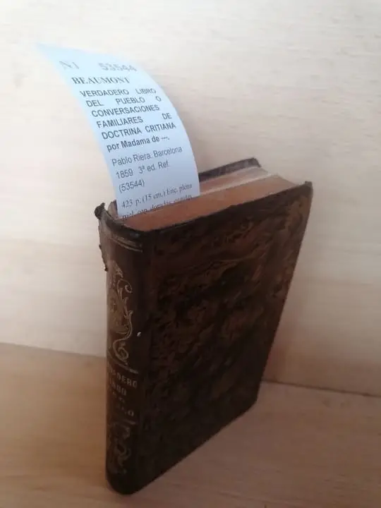 VERDADERO LIBRO DEL PUEBLO O CONVERSACIONES FAMILIARES DE DOCTRINA CRITIANA por Madama de —.