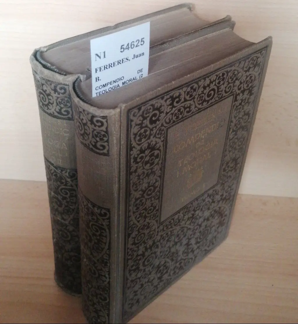 COMPENDIO DE TEOLOGIA MORAL (2 VOLUMENES) segun la norma del novisimo codigo canónico … por el P. —, s.i. Primera edicion española.