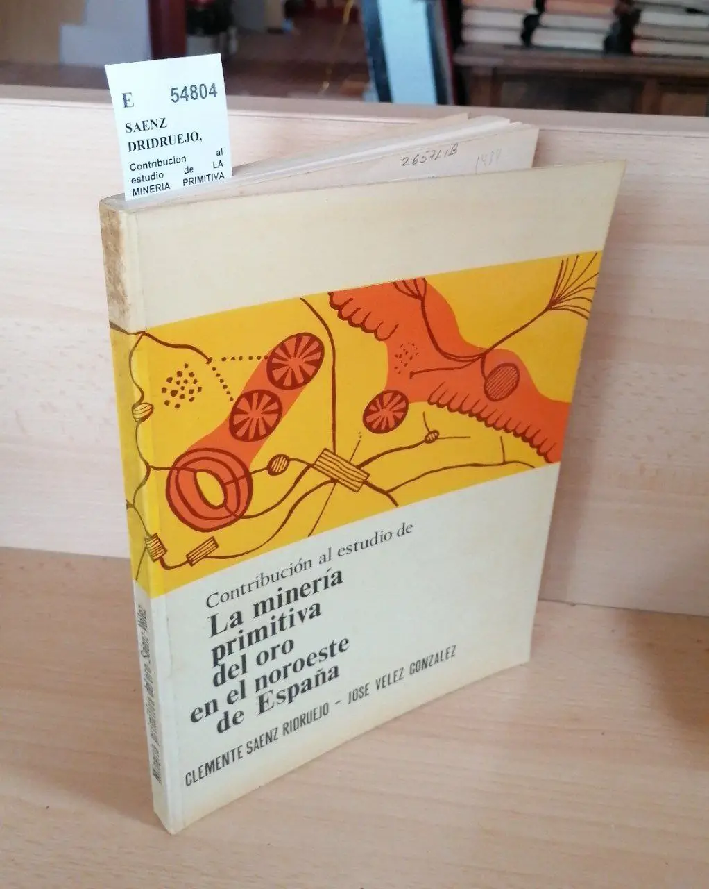 Contribucion al estudio de LA MINERIA PRIMITIVA DEL ORO EN EL NOROESTE DE ESPAÑA por — y —.