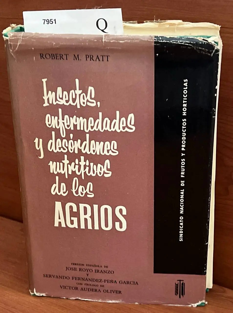 Insectos, enfermedades y desórdenes nutritivos de los agrios.