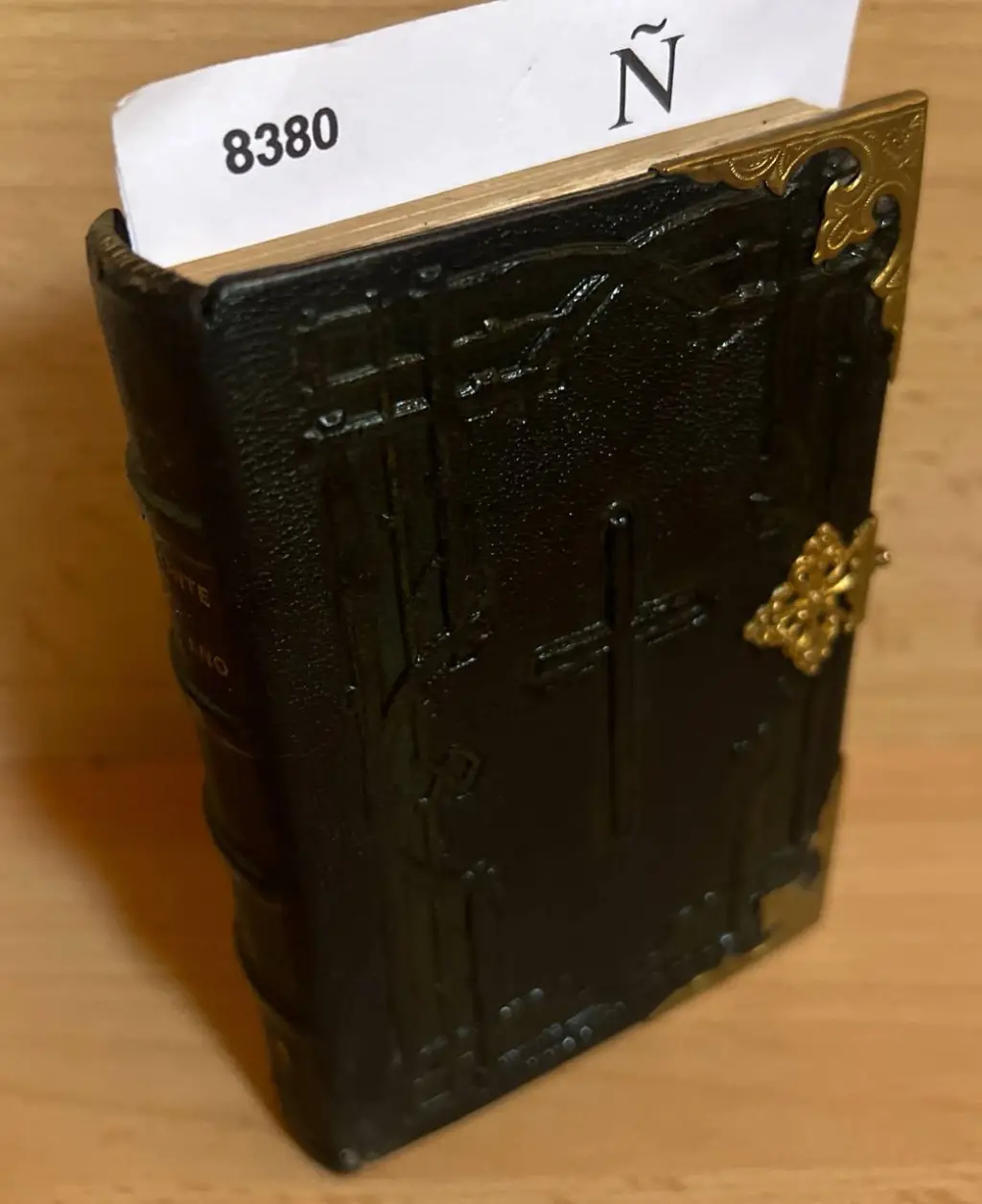 Diamante del Cristiano.  Devocionario con las horas divinas. Ordinario de la Misa. Ejercicios para confesión y comunión. La Semana Santa y otras muchas oraciones y ejercicios útiles. ( SIGLO XIX )